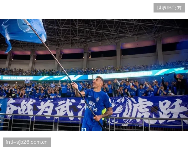 武汉三镇前锋卡迪斯以12粒进球独自领跑射手榜，进球效率冠绝联盟。