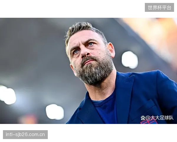 德罗西将迪巴拉位置后移，充分利用其组织串联能力激活了罗马的前场攻击群。